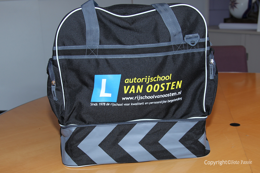 KMD VR1 heeft een tassen sponsor.