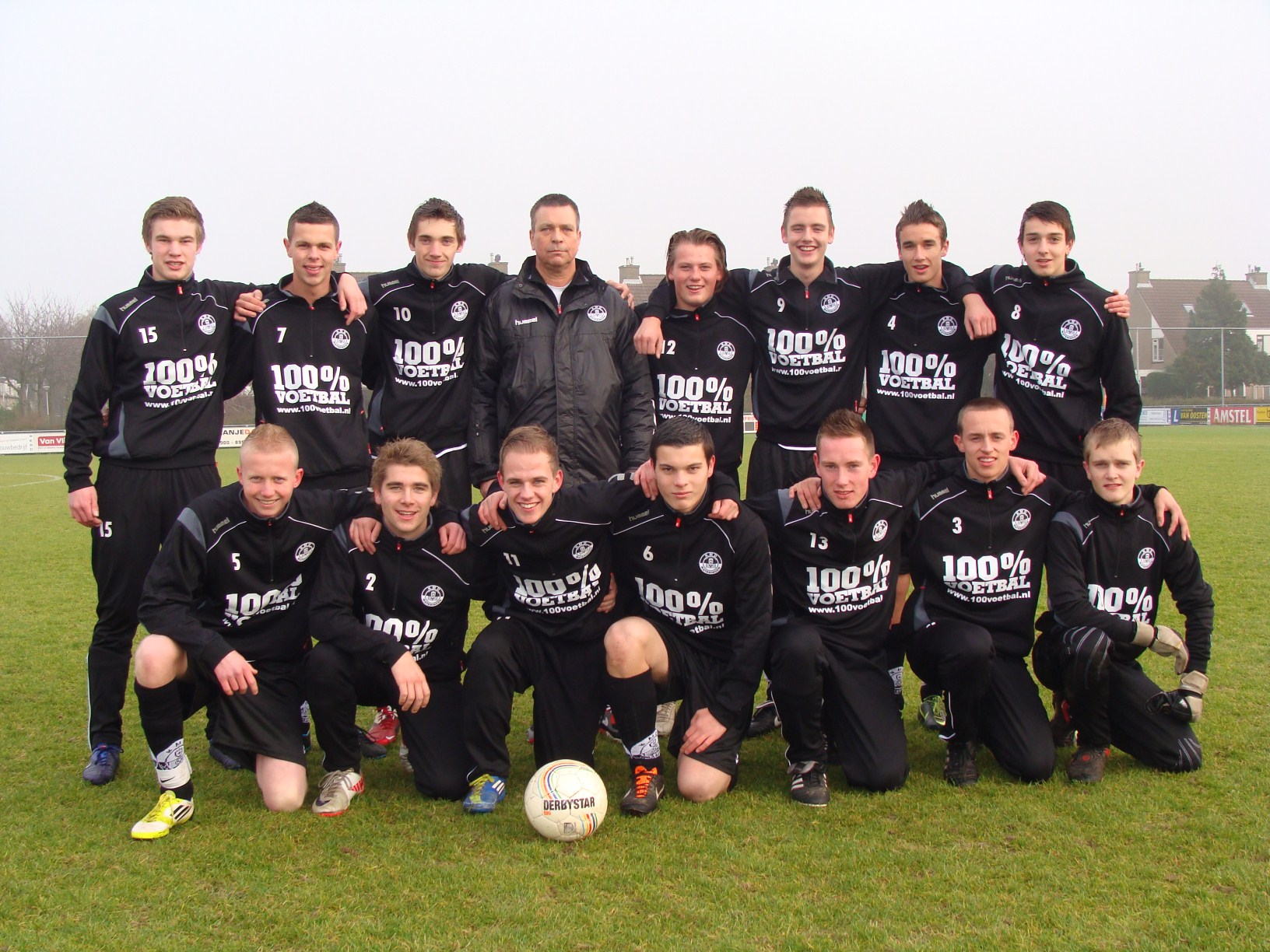 Frame Sport & 100% voetbal sponsor van KMD A1