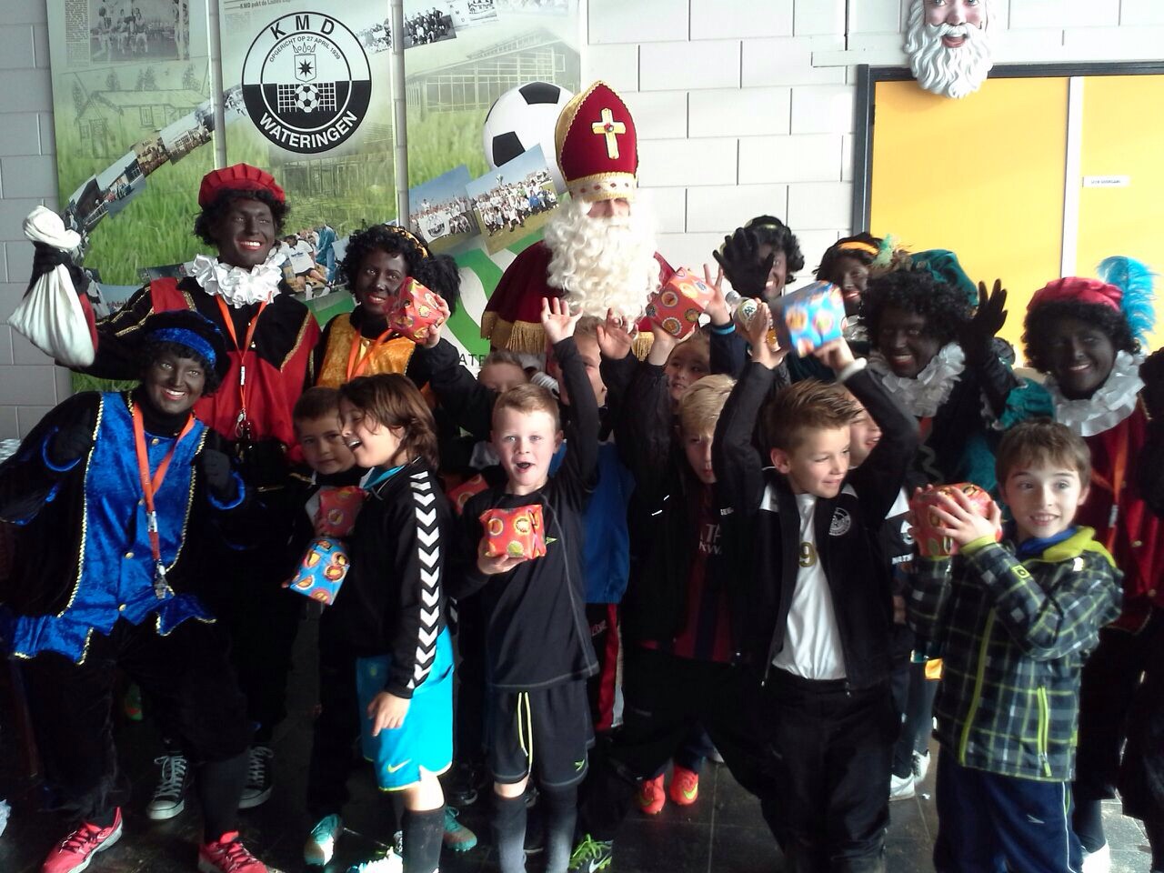 Sinterklaas en zijn Pieten op KMD