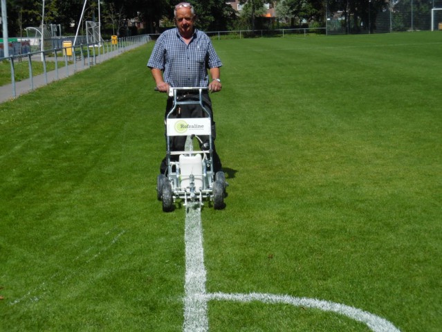 De witte cirkel is rond op veld 2 bij sv Houtwijk