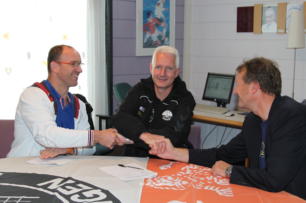 Terrasopening KMD en ondertekening nieuwe sponsorcontracten