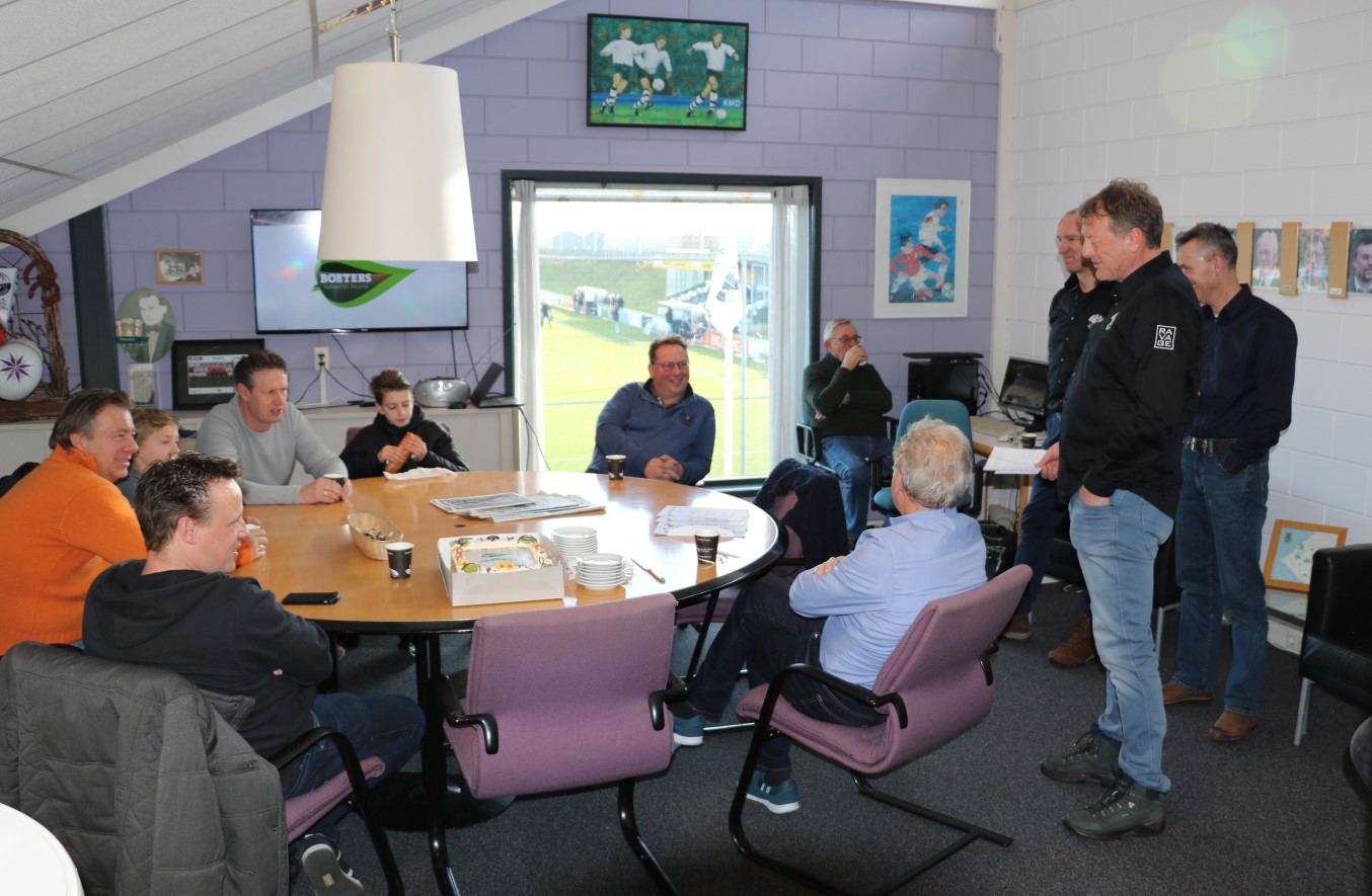 Sponsorcontract ondertekeningen op KMD