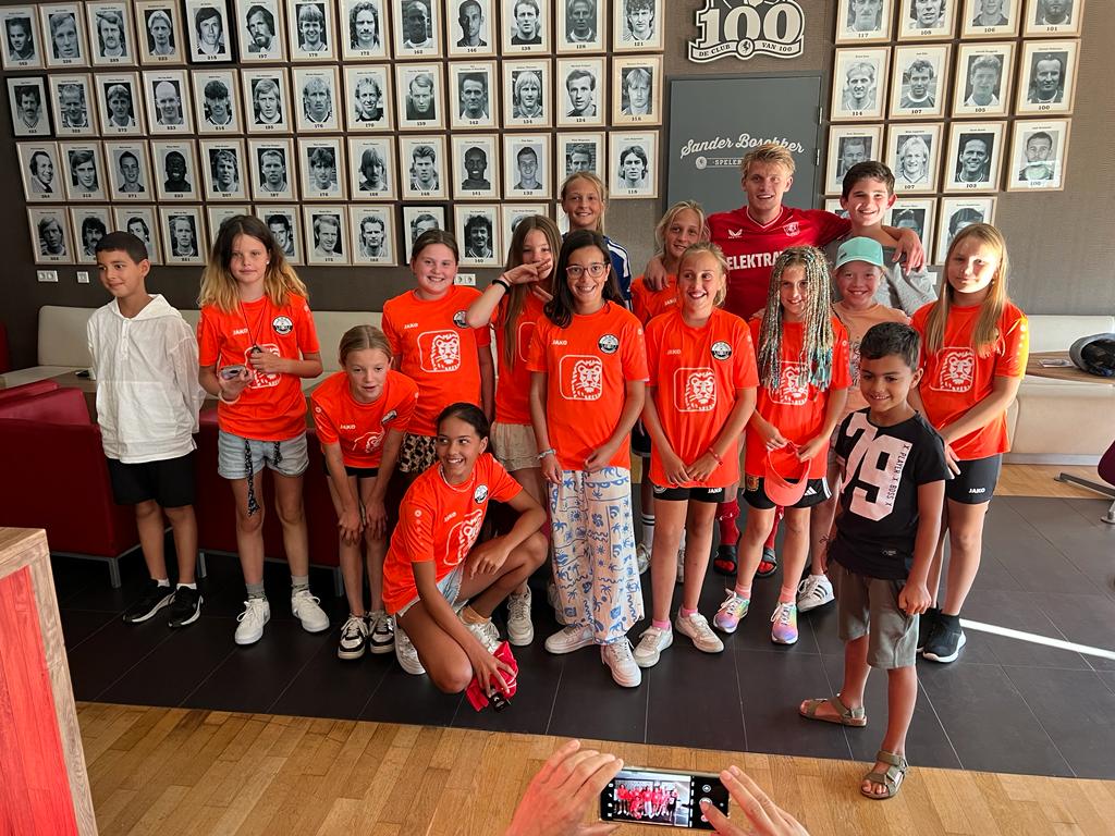 MO11 op bezoek bij FC Twente (Sem Steijn)