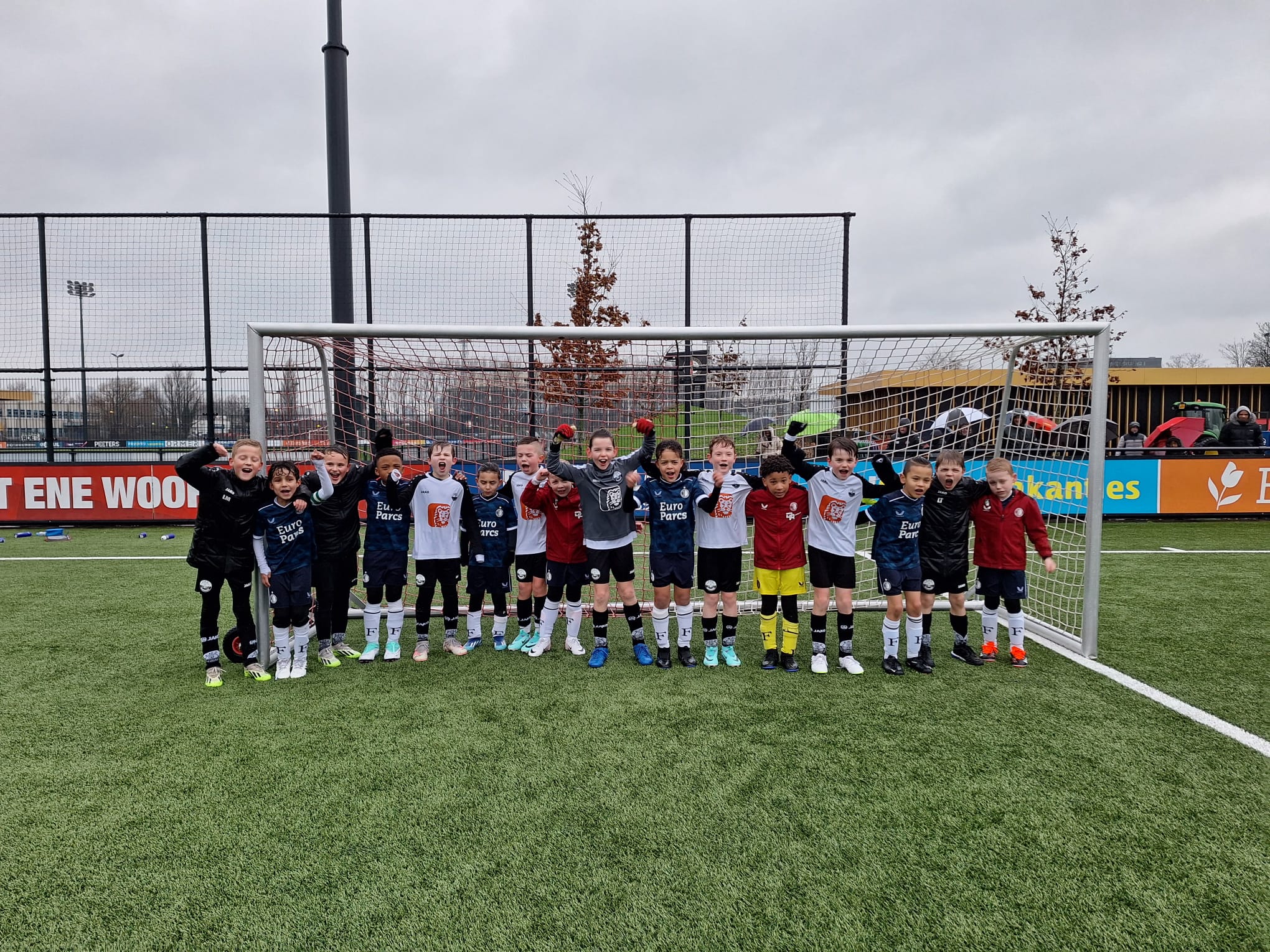 KMD JO9-1 te gast op trainingscomplex Varkenoord (Feyenoord) 
