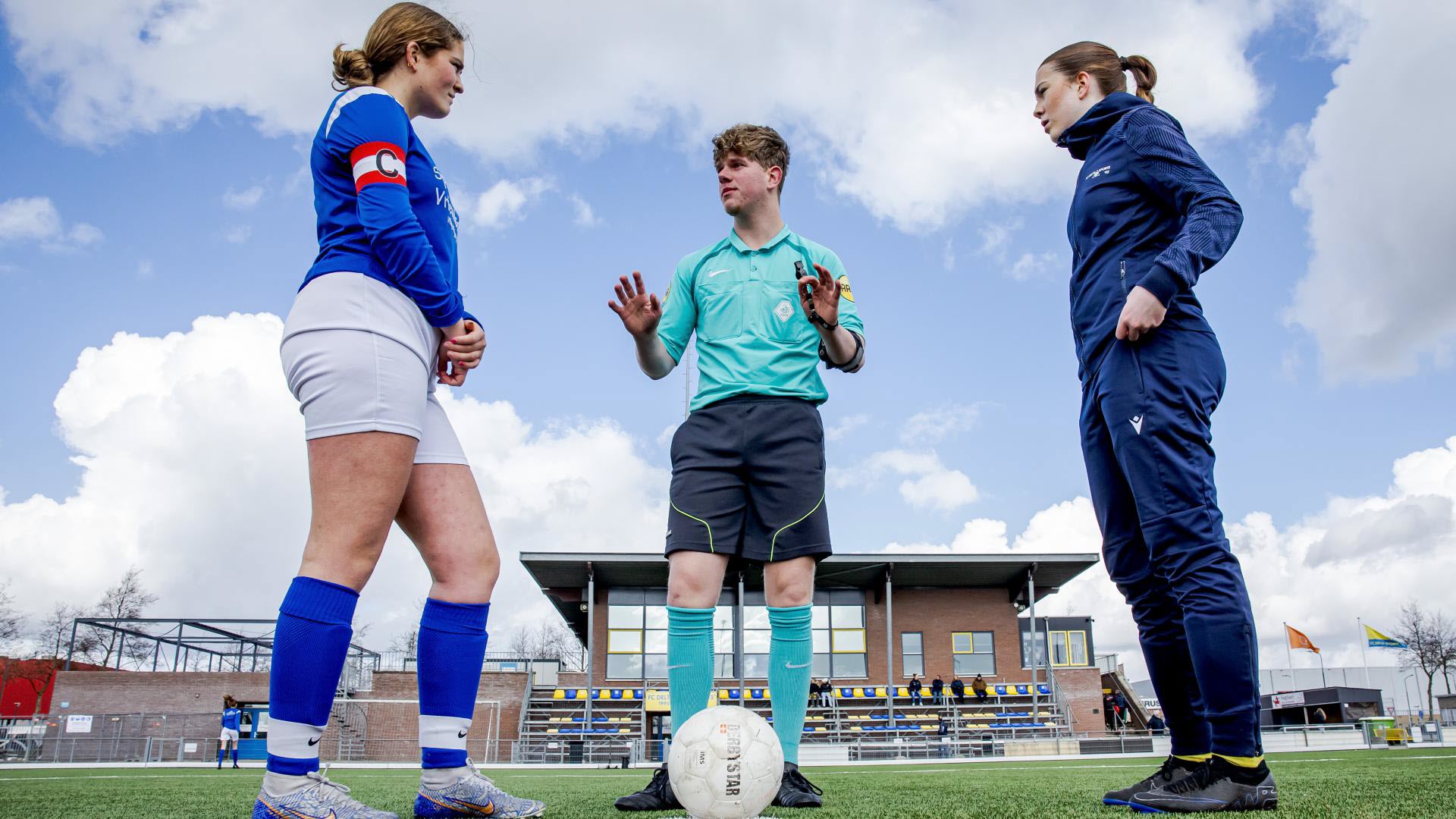 Nieuwe belangrijke regel in benadering scheidsrechter