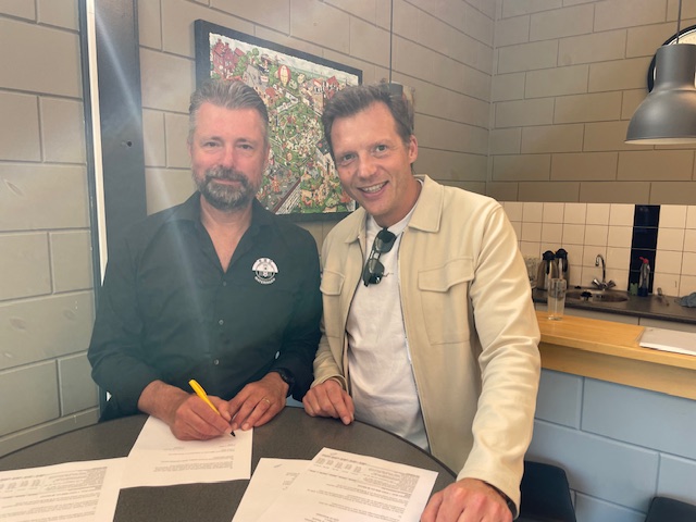 Ondertekening sponsorcontracten