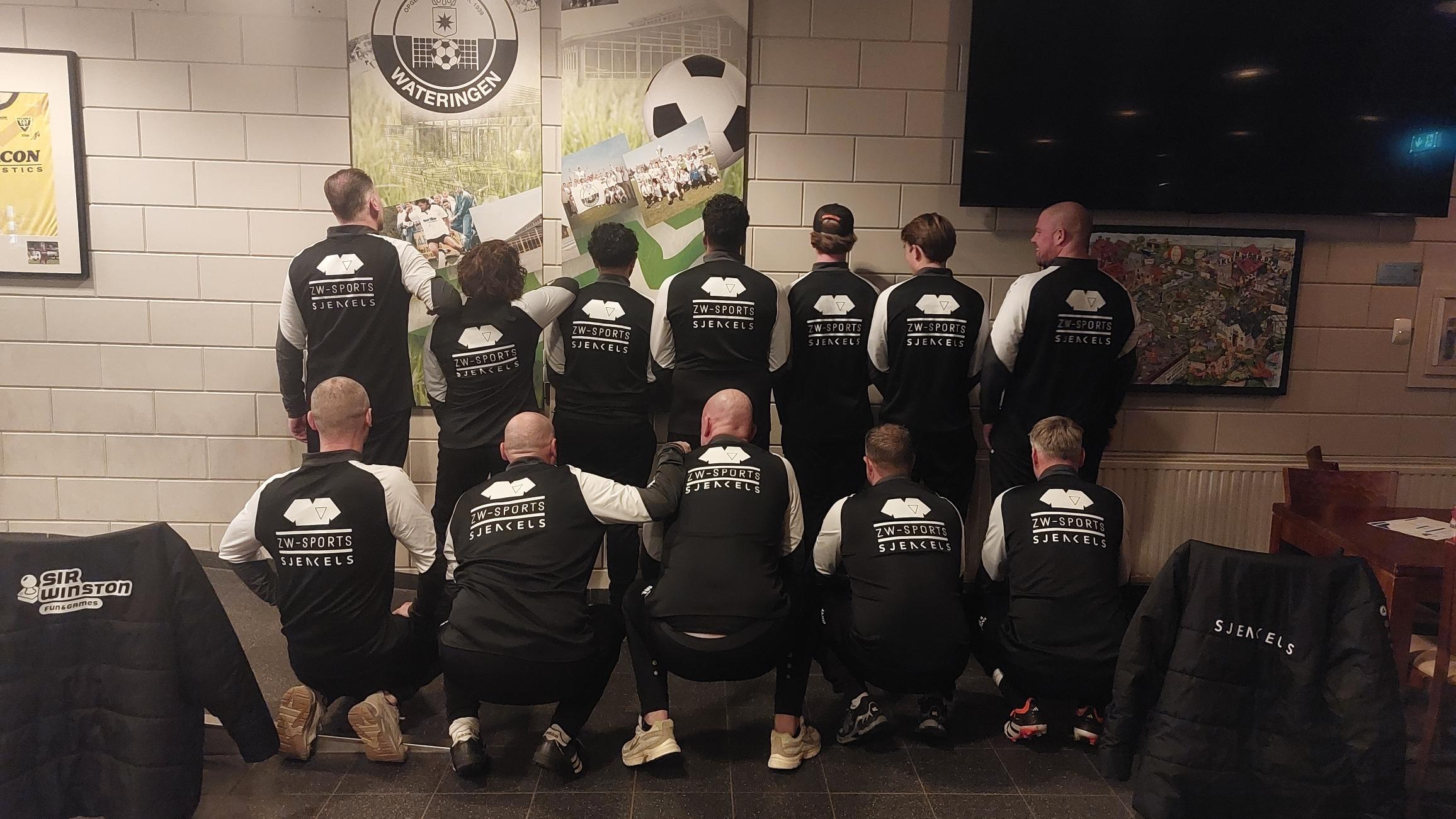 Hoofdtrainers KMD Jeugd tekenen contracten