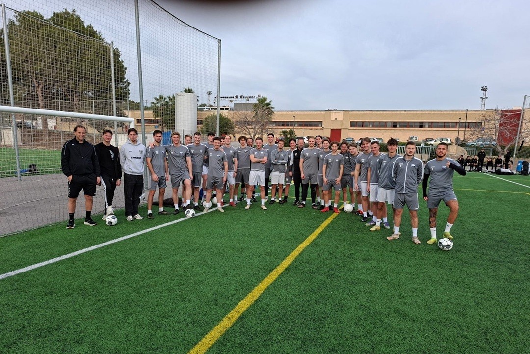 Kmd1 op trainingskamp Benidorm